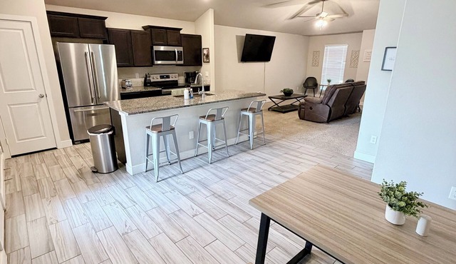Cheerful 3 Bedroom House in Midland, TX! Fast WIFI, Coffee, Parking!