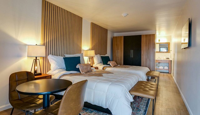 Chic Queen Room in Downtown Boutique Hotel – Walk to Shops, Dining & Attractions