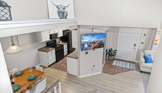 Chimney Park Retreat | King Suite, Sleeps 10