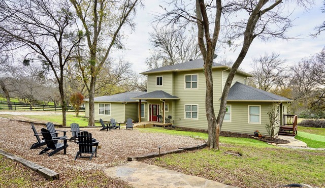 Cinema/Games. Firepit. Cozy yet Spacious. Near Venues and Attractions.