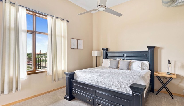 Classy Safe Private Apartment w/Amenities Across f/Jordan Creek Mall w/Elevator