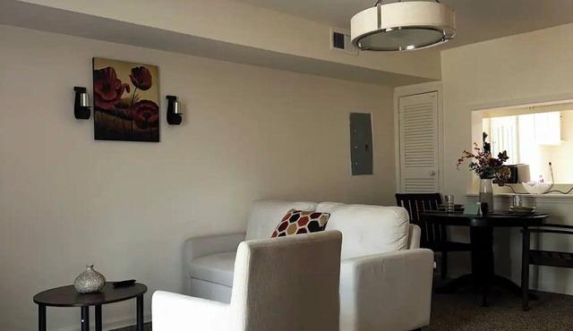 Clean, spacious Condo, Weekly Rental Discounts