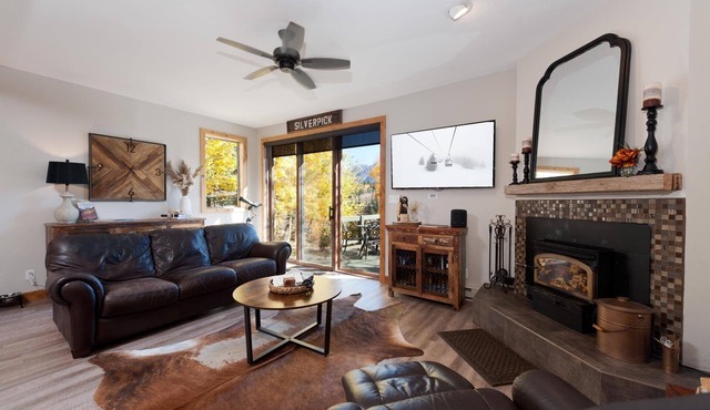 Cliffside Casa | Mtn Views, Skiing & Dogs OK