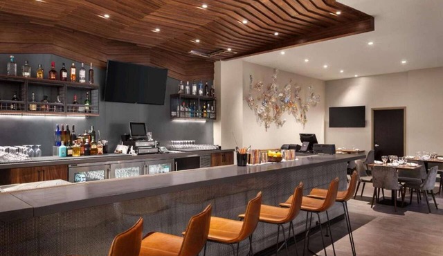 Close to Pearl Street | Restaurant + Spa & Gym