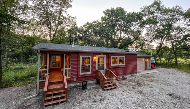 CLOSEST Cabin to Rathbun Lake - Unique Cabin in the WOODS - Sleeps 10!