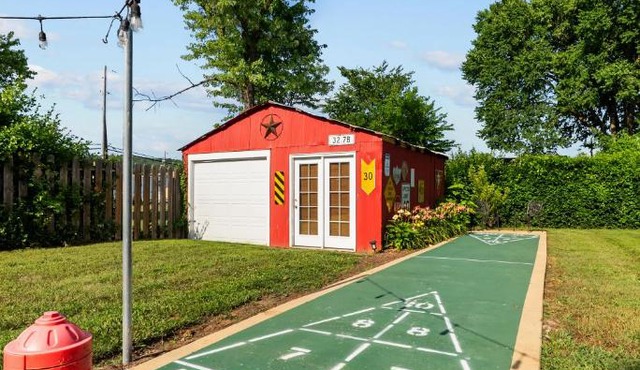 Coca Cola Cottage - Stay & Play Near Purina Farms - Dog Friendly