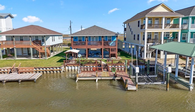 Colorado Riverfront Oasis – Fishing, Views & Perfect Family Getaway