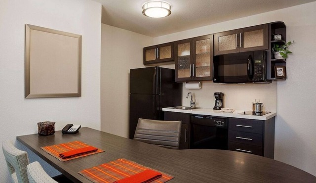 Comfort and Convenience! FREE Parking, Pets Allowed, Near Memorial City Mall!
