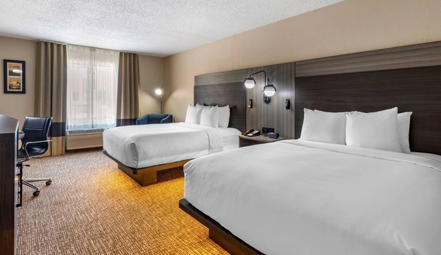 Comfort Inn & Suites North Dallas - Addison