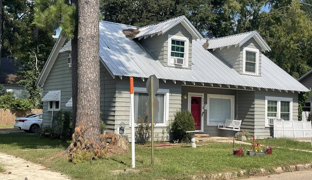 Comfortable, basic, two-bedroom, fully furnished unit in peaceful Warren.