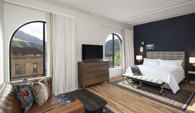 Comfortable Downtown Suites With Contemporary Boutique Charm