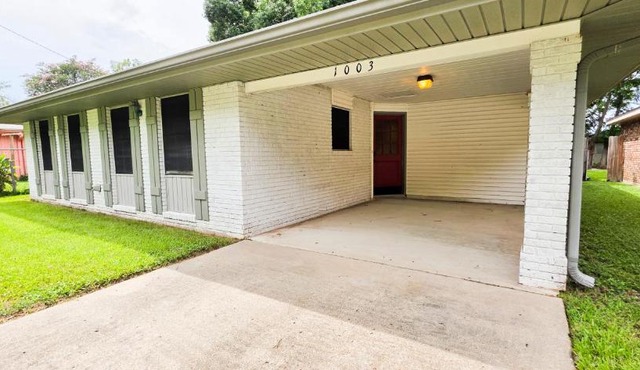 Comfortable & Spacious 3 Bedroom Home