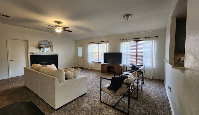 Comfortably Furnished 3 bed 2 bath Home in Little Elm
