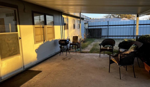 Comfy 3 bedrooms 2 baths House with 5 beds