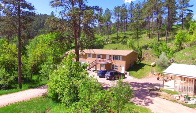 Complimentary bicycles, wildlife, hiking trails and 10 min from downtown!