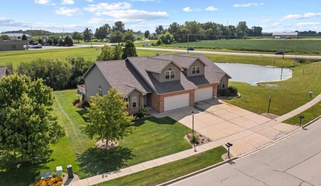 Convenient 4-bedroom house, close to everything