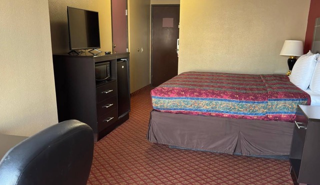 Coratel Inn & Suites Santa Fe OKC Deluxe 1 King Bed Smoking
