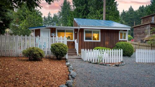 Cottage By The Bay by AvantStay
