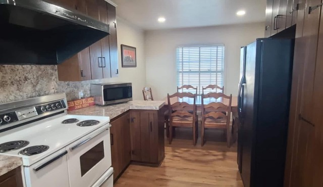 Country 3-bedroom/2 bathroom house with central heat/ac; WiFi