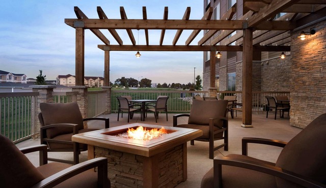 Country Inn & Suites by Radisson, Indianola, IA