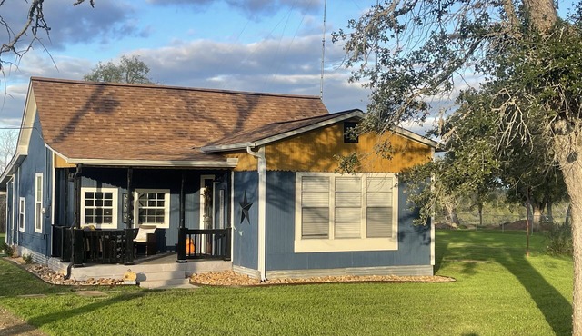 Country Living with City Amenities. Dog friendly