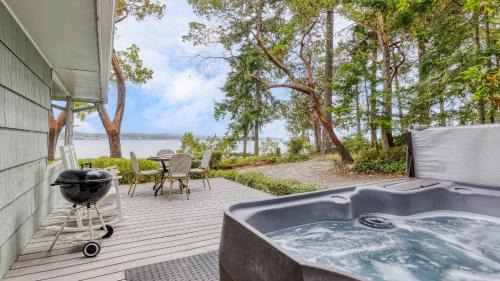 Cove Cottage by AvantStay