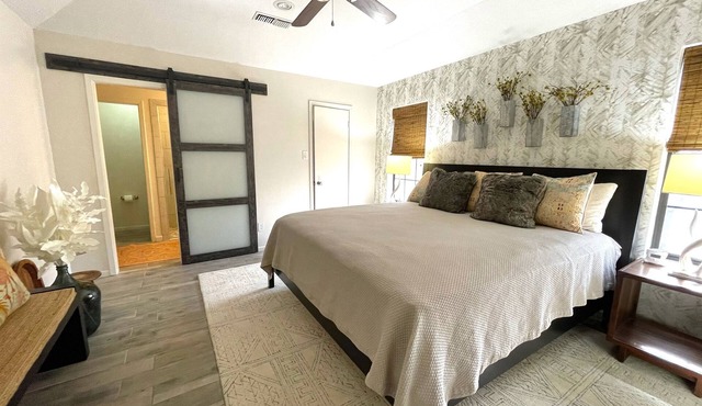 Cowgirls (weekly clean included) by Curated Stays: 2 King Beds