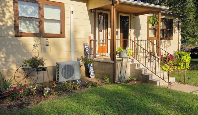 Cozy 1-bedroom and 1 bathroom house in the small town of Fredonia.