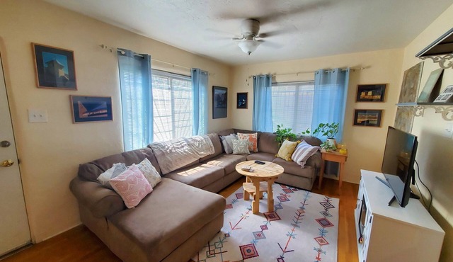 Cozy 1-bedroom condo in the desired Nob Hill Albuquerque
