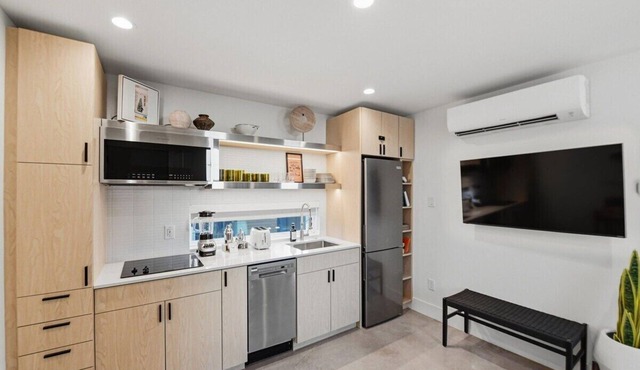 Cozy 1-bedroom house in awesome Fort Worth with AC