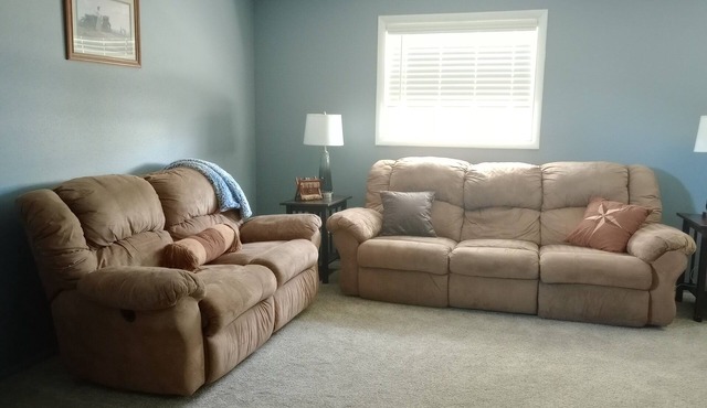 Cozy 1-bedroom on a quiet residential street