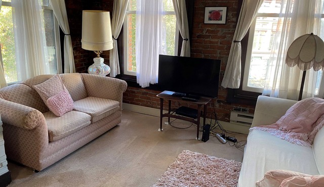Cozy 1-bedroom suite in lovely Seattle with WiFi