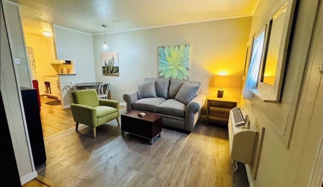 Cozy 1bd/1ba- great for long term guests
