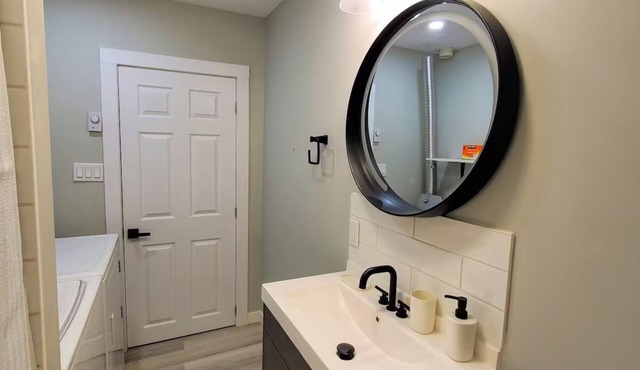Cozy 2 Bed Apt with Fiber internet near waterfront in Cornwall