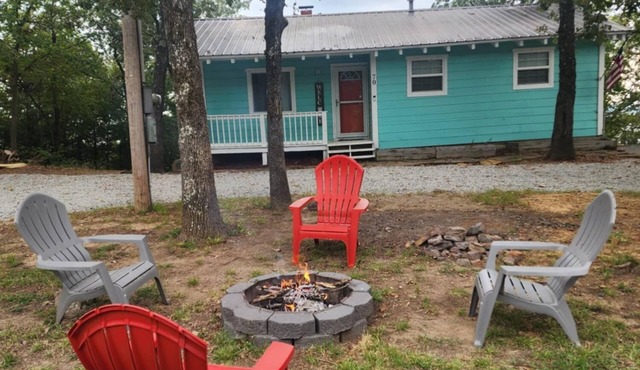 Cozy 2-bedroom cabin by Lake Eufaula with Wi-Fi and Hot Tub