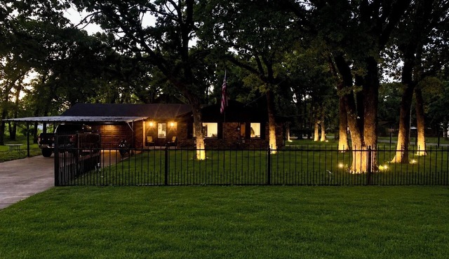 Cozy 2-bedroom farmhouse Aubrey