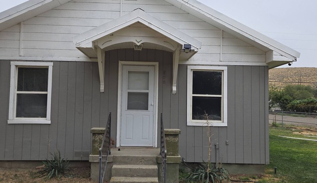 Cozy 2-bedroom Hideaway in Huntington with AC