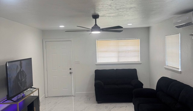 Cozy 2-bedroom house in serene Moore with AC comfort