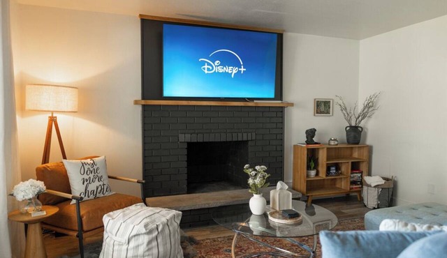 Cozy 2BR by Hanford & Hospitals