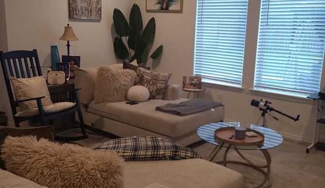 Cozy 3-bedroom bed & breakfast in nice Hockley with AC