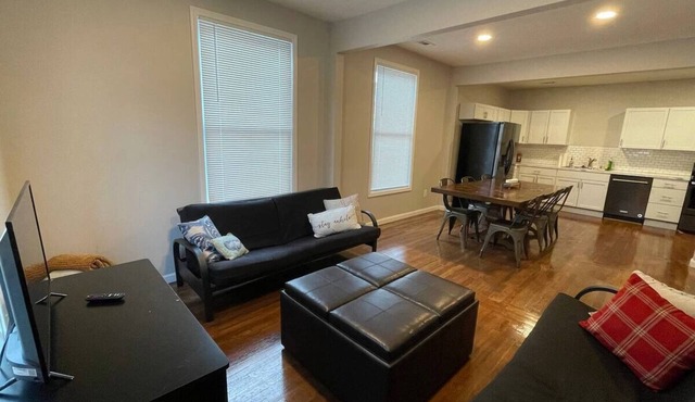 Cozy 4 Bedroom 2 Bath Omaha Home w/plenty of parking!