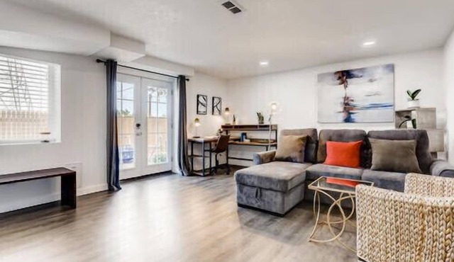 Cozy and modern suite /Dog Friendly /Home Office.!
