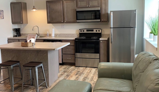Cozy apartment close to downtown Hannibal with full kitchen, A/C, and Wi-Fi
