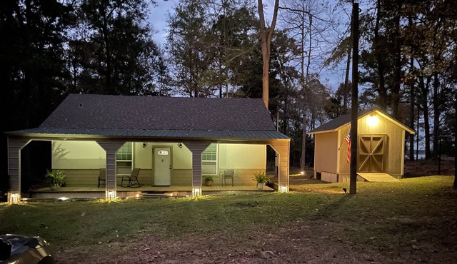 Cozy Cabin on Sam Rayburn (Dog Friendly)