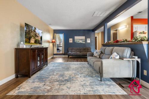 Cozy Comfort at Loma Del Rey - An Irvie Home