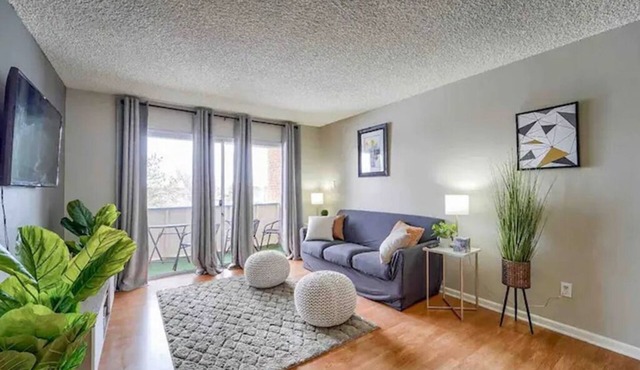 Cozy Condo, w/HotTub, Pool, and Sauna.
