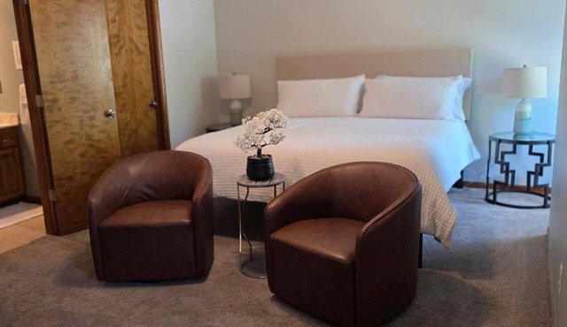 Cozy, convenient, lakeside Townhome close to FIFA activities