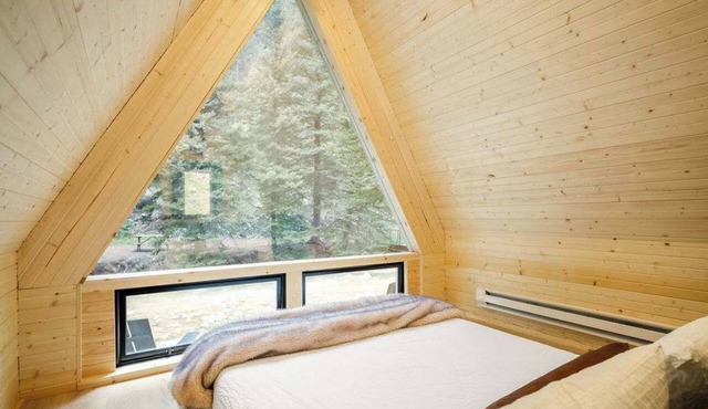 Cozy Creekside A-Frame Retreat - LostFork Basecamp