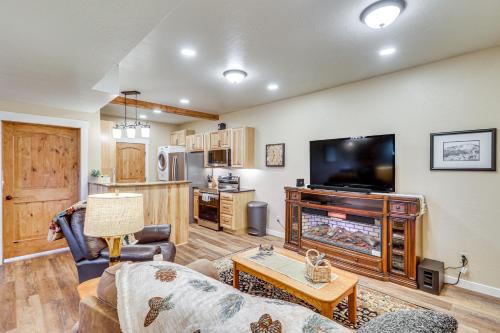 Cozy Eureka Getaway - Hike, Bike, Hunt & Fish!