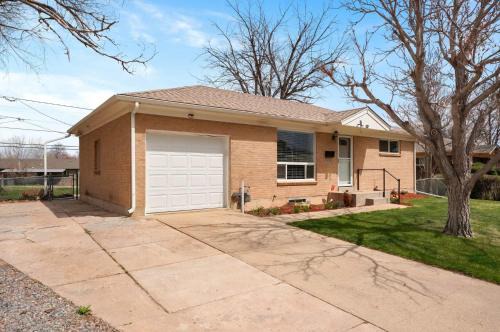 Cozy Getaway Retreat - 4BR - Northglenn